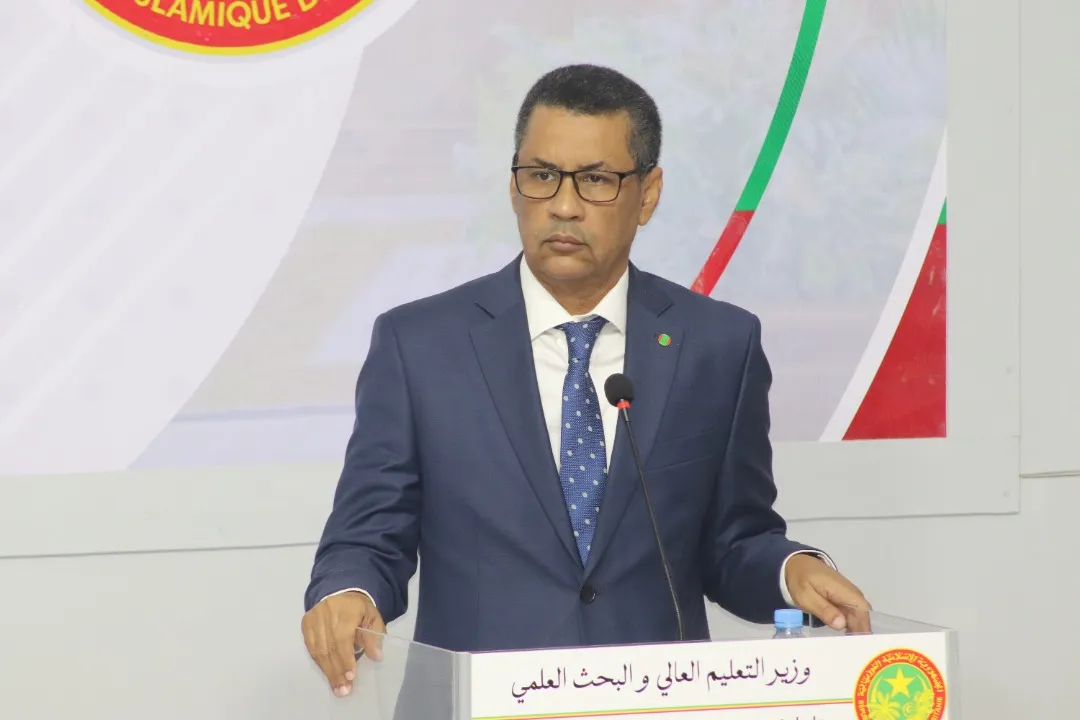 محمد الامين آبي  وزير التعليم العالي والبحث العلمي الموريتاني خلال ?