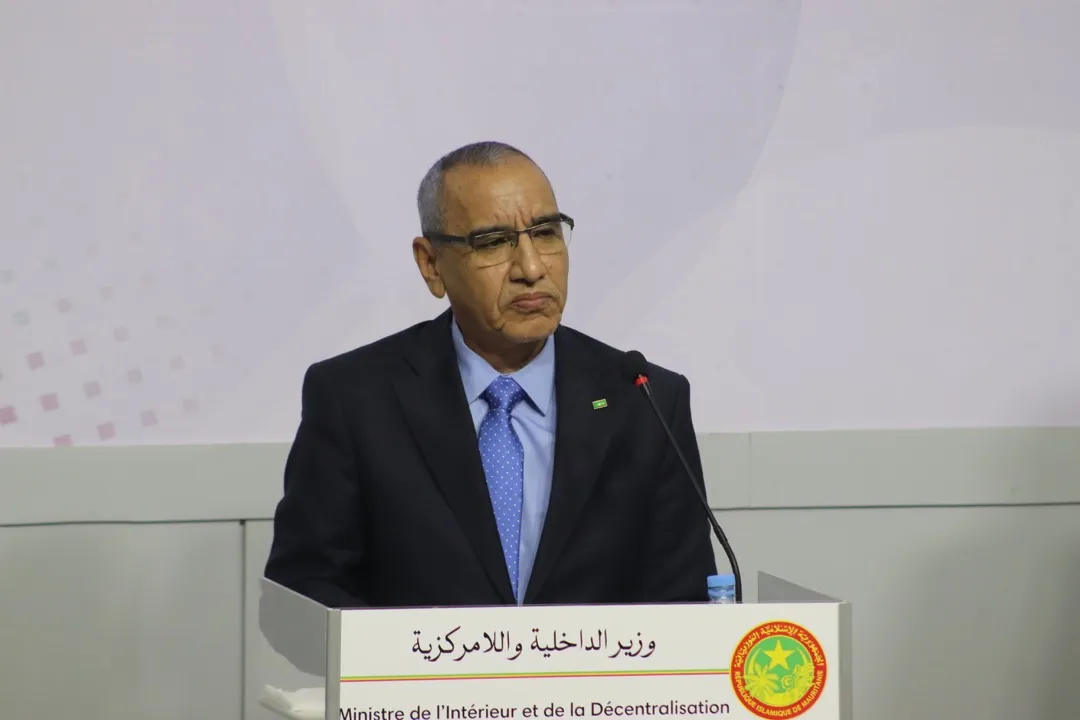 وزير الداخلية واللامركزية محمد أحمد محمد الأمين خلال المؤتمر الصحفي