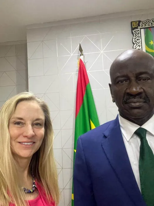 السفيرة الأمريكية سينثيا كيرشت مع وزير الخارجية الموريتاني الدكتور 