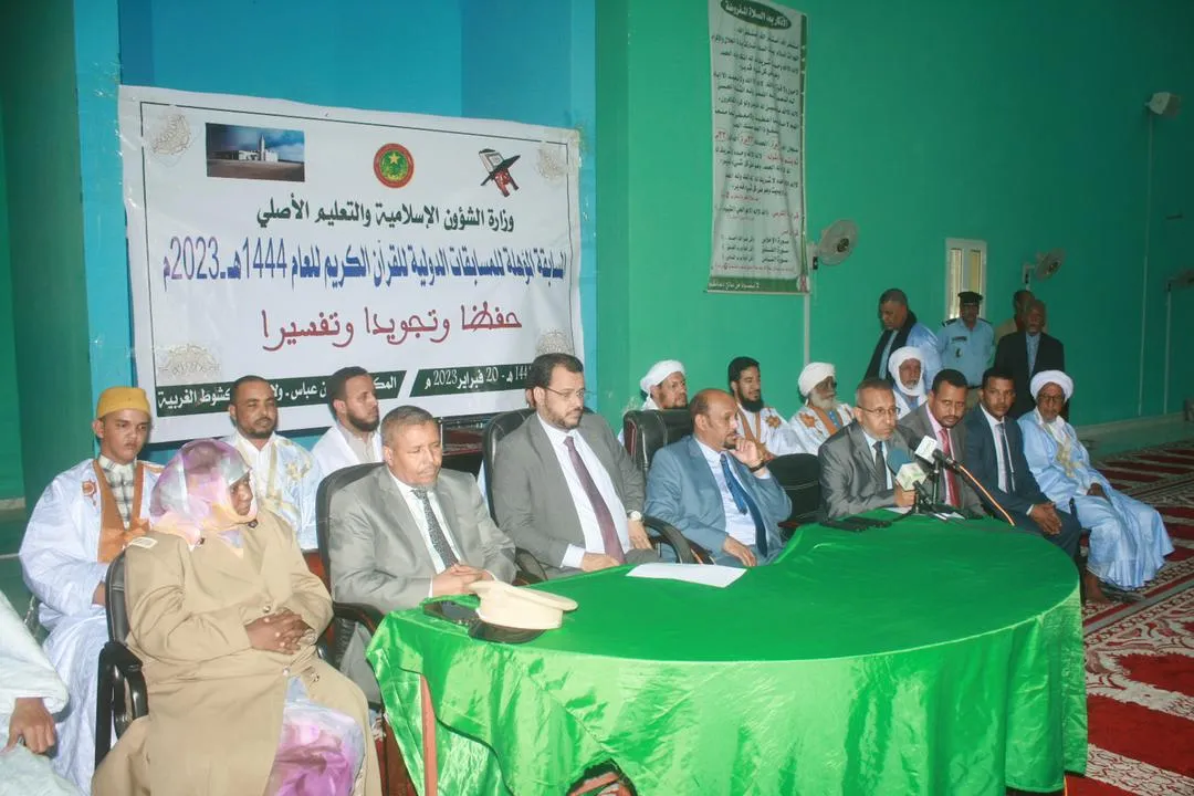 وزير الشؤون الإسلامية والتعليم الأصلي خلال إشرافه على إطلاق المسابق