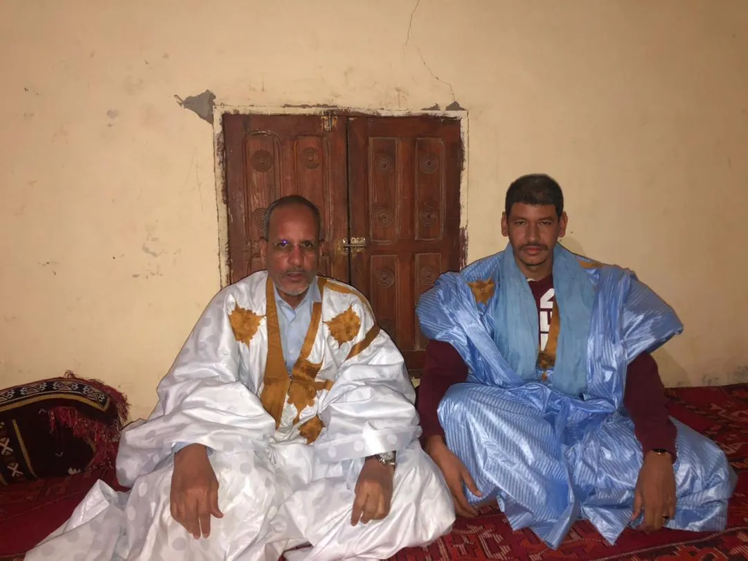 صورة تجمع سيدنا عمر حماه الله مع رئيس حزب الإنصاف محمد ماء العينين ول
