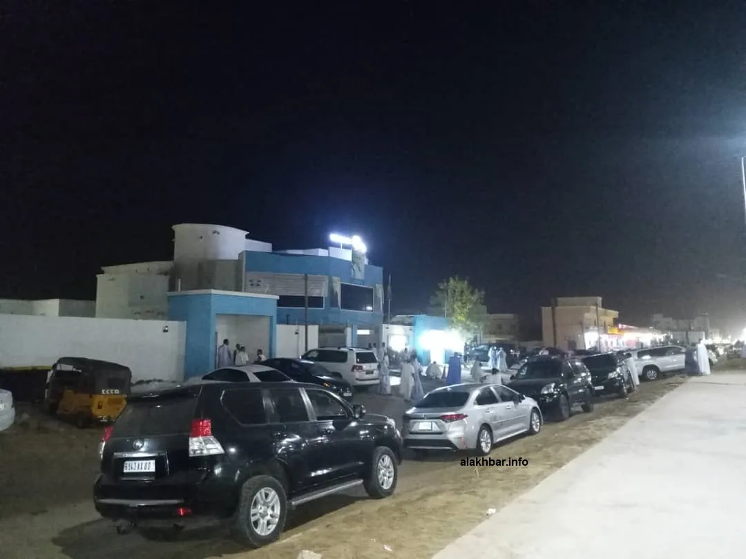قادة الحزب ينتظرون منذ ثلاث ساعات لعقد اجتماع يتعلق بقوائم مرشحي الح