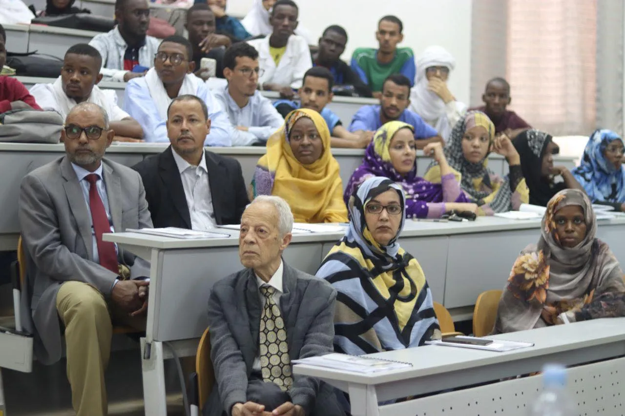بعض حضور اليوم العلمي المنظم اليوم في كلية العلوم والتقنيات بجامعة ن