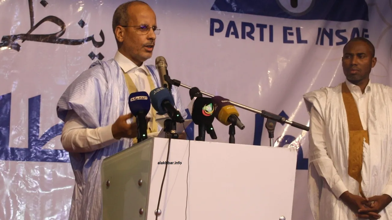 رئيس حزب الإنصاف الحاكم في موريتانيا محمد ماء العينين أييه خلال خطاب
