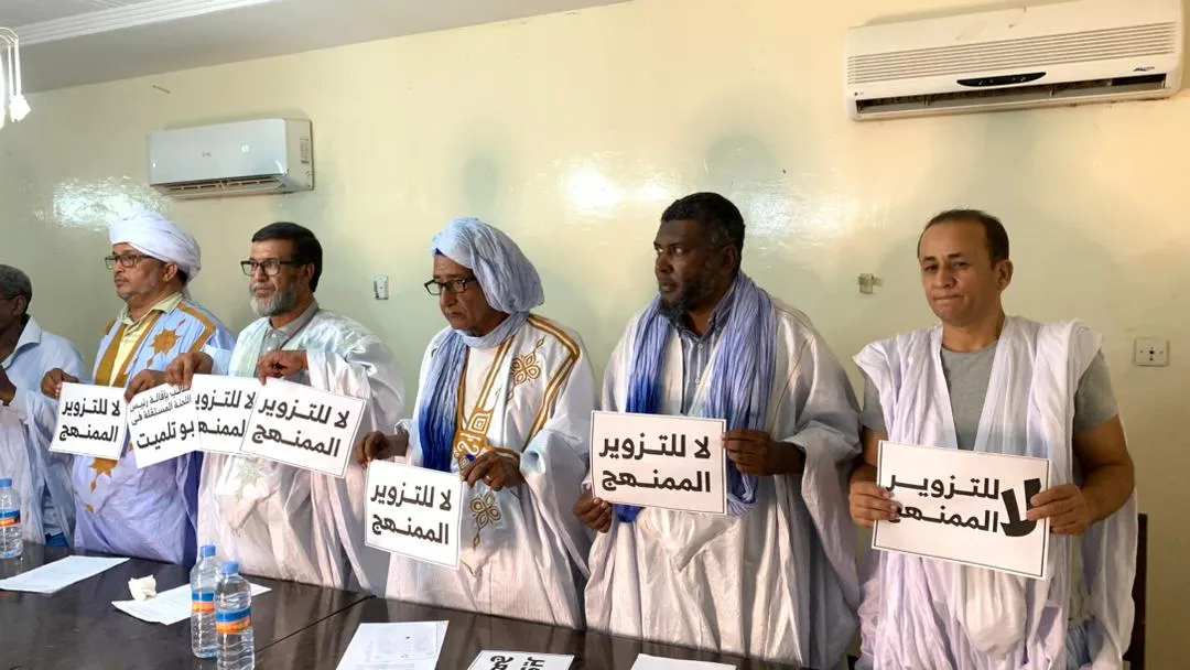 قادة ومرشحون من الأحزاب التي نظمت المؤتمر الصحفي اليوم في مدينة بوتل