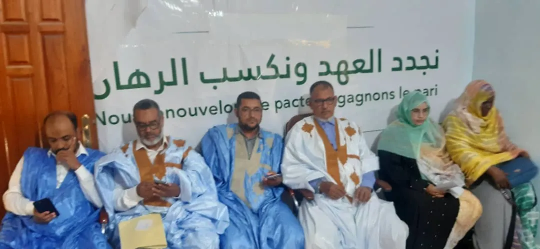 جانب من نقطة صحفية أمس في مقر تواصل بمدينة نواذيبو/ الأخبار