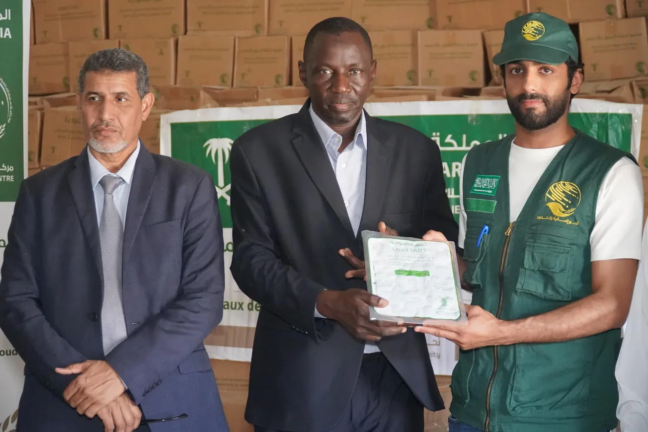 الوفد السعودي خلال تسليم الهدية للوفد الموريتاني