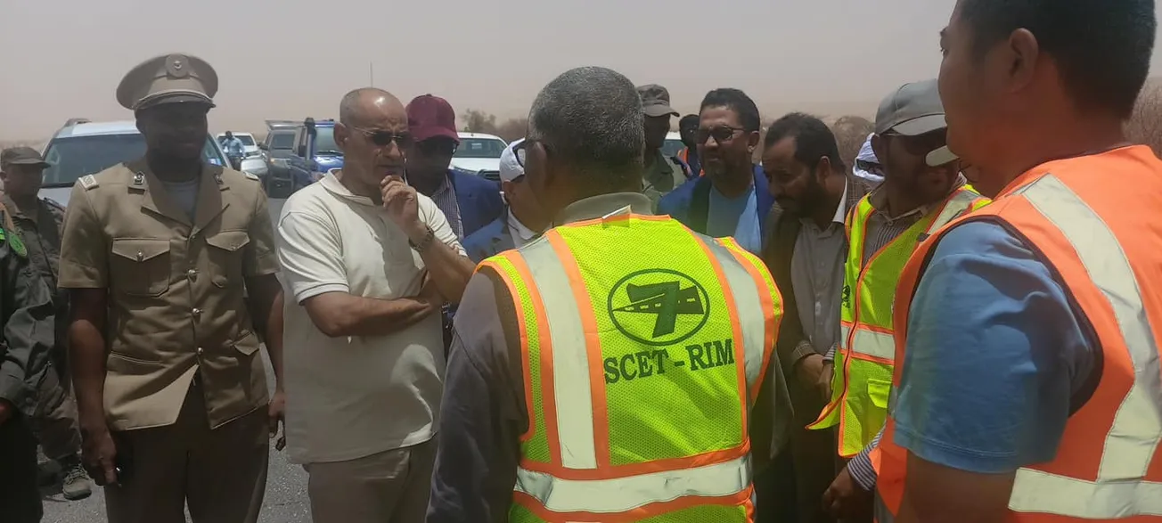 وزير التجهيز والنقل خلال تفقد مشاريع طرقية في ولاية العصابة أمس
