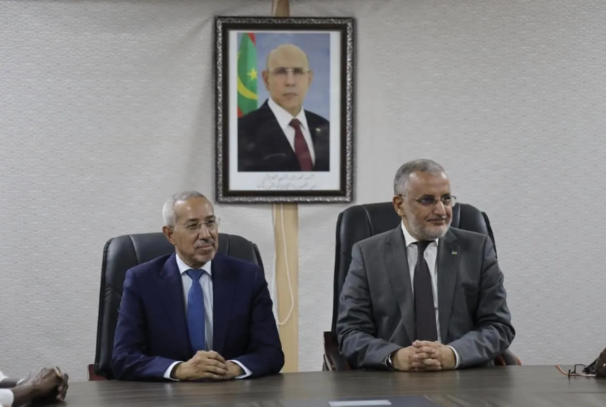 مندوب "تآزر" محمد عالي سيدي محمد، ووزير الدفاع الوطني حننا سيدي حننا ?