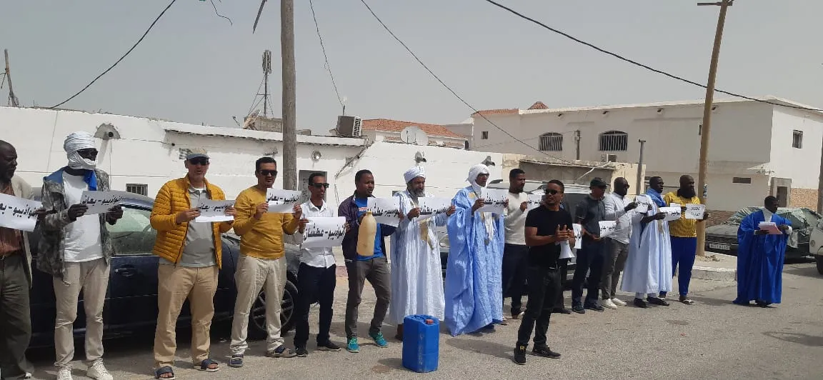 جانب من الوقفة الاحتجاجية المنددة بالعطش في نواذيبو/ الأخبار