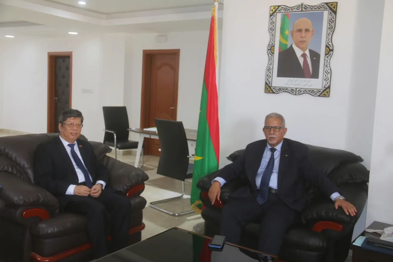 وزير الزراعة امم بيباته خلال لقائه اليوم مع السفير الصيني بنواكشوط ل
