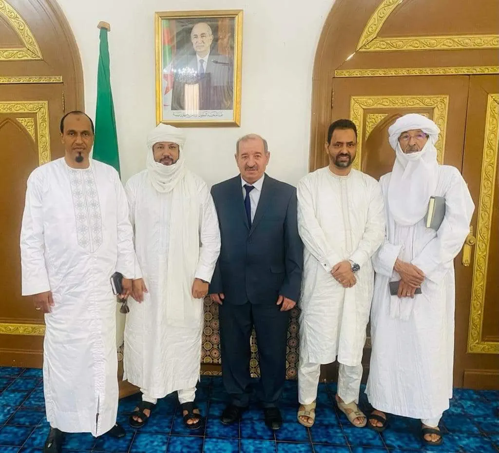وفد تنسيقية الحركات الأدواية خلال لقائه مع السفير الجزائري في مالي 