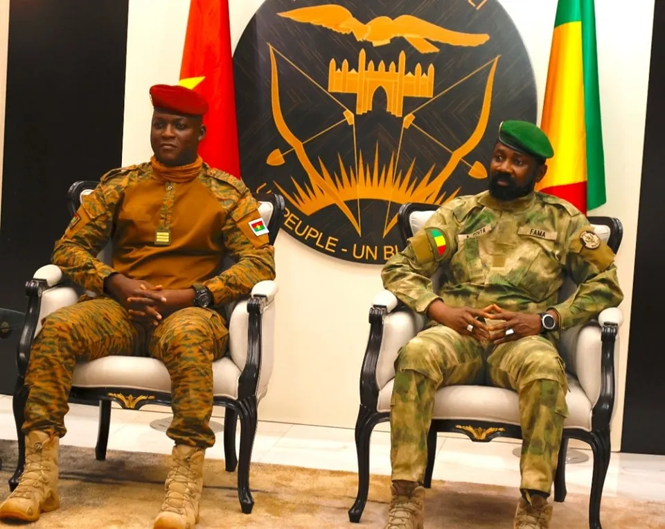 le-capitaine-Ibrahim-Traore-chez-Assimi-Goita-a-Bamako-1-5