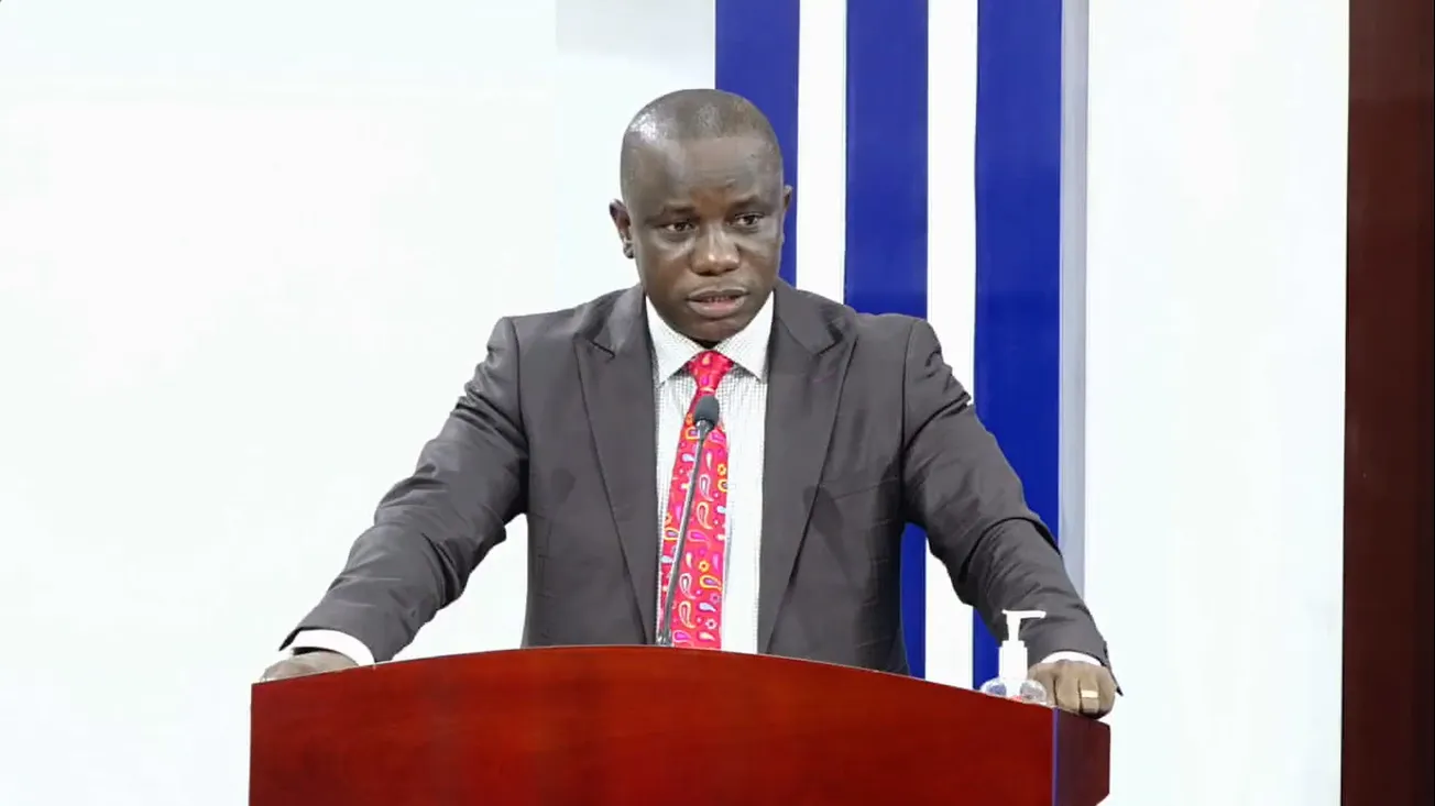 دومنيك نيتويل: وزير الدفاع الغاني 