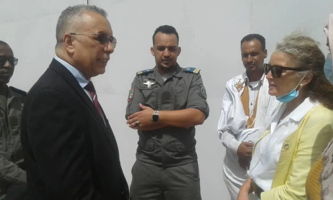 بعثة حقوق الإنسان زوال اليوم أثناء وصولها إلى البوابة الخارجية للسج?
