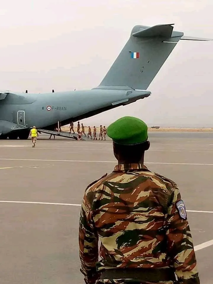 departs_soldats_francais_du_Niger