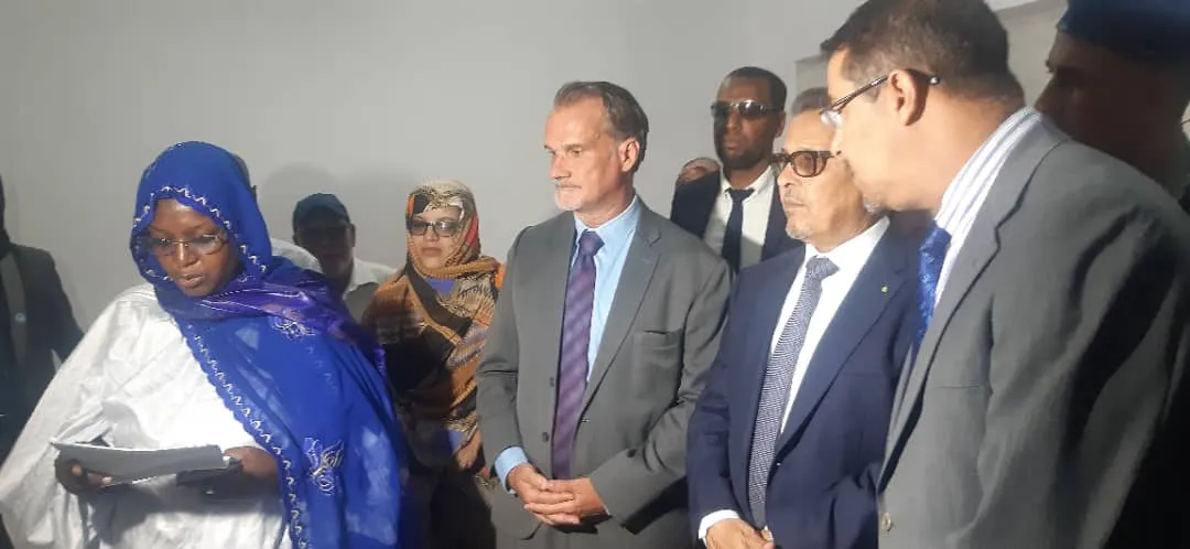 جانب من إشراف رئيس الجهة والسلطات الإدارية والصحية على عملية التسلي?