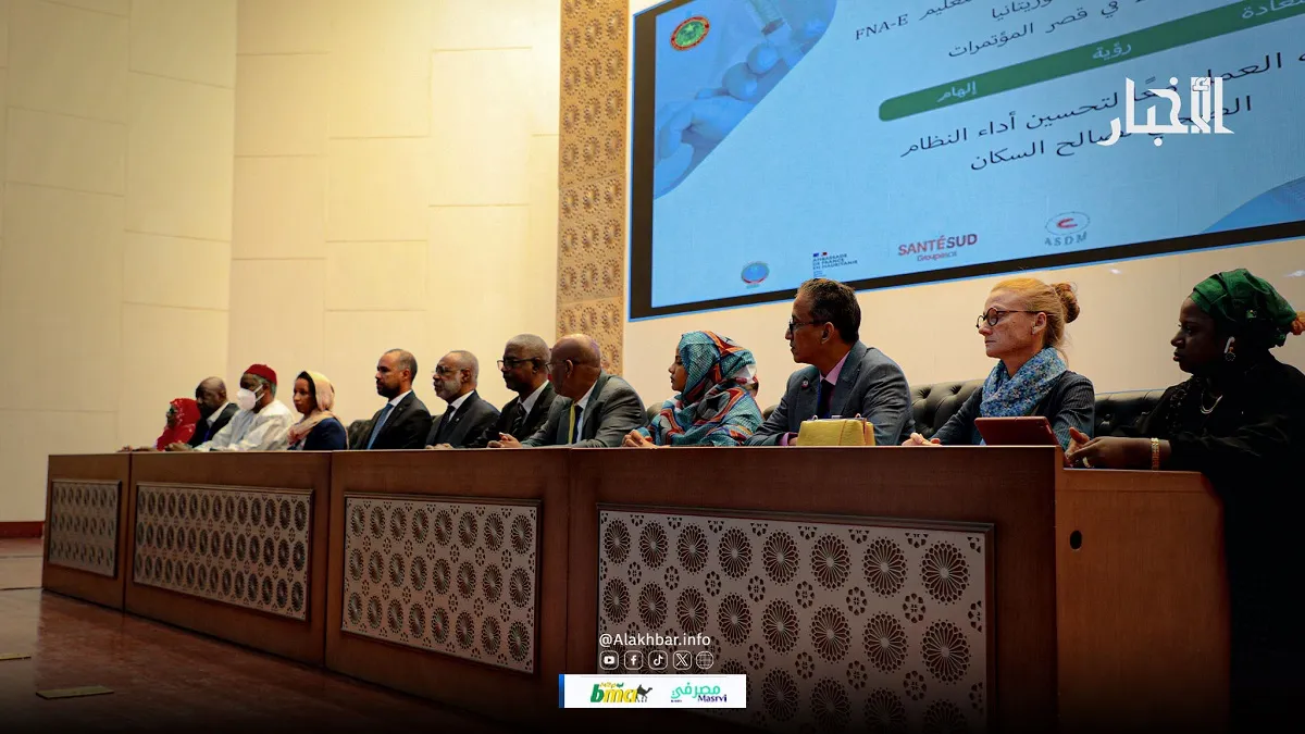 منصة افتتاح اليوم التحسيسي في قصر المؤتمرات القديم بنواكشوط (الأخبا?