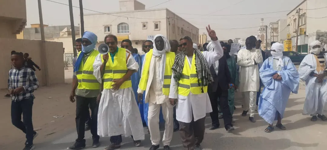 جانب من مسيرة المدرسين الاحتجاجية زوال اليوم من إدارة التعليم صوب ال
