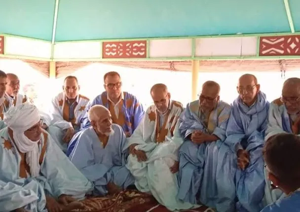 الوفد الممثل للرئاسة خلال تقديم العزاء للأسرة في منزلها بأغشوركيت