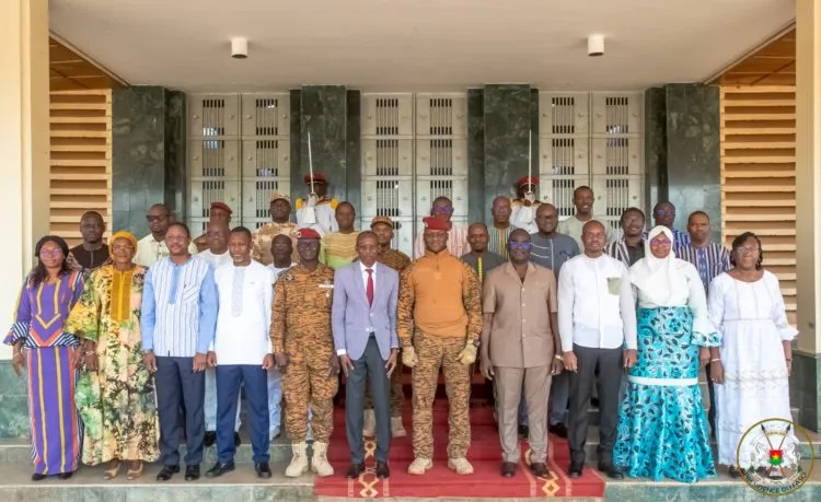 النقيب إبراهيم تراروي: رئيس بوركينافاسو الانتقالي وأعضاء حكومته