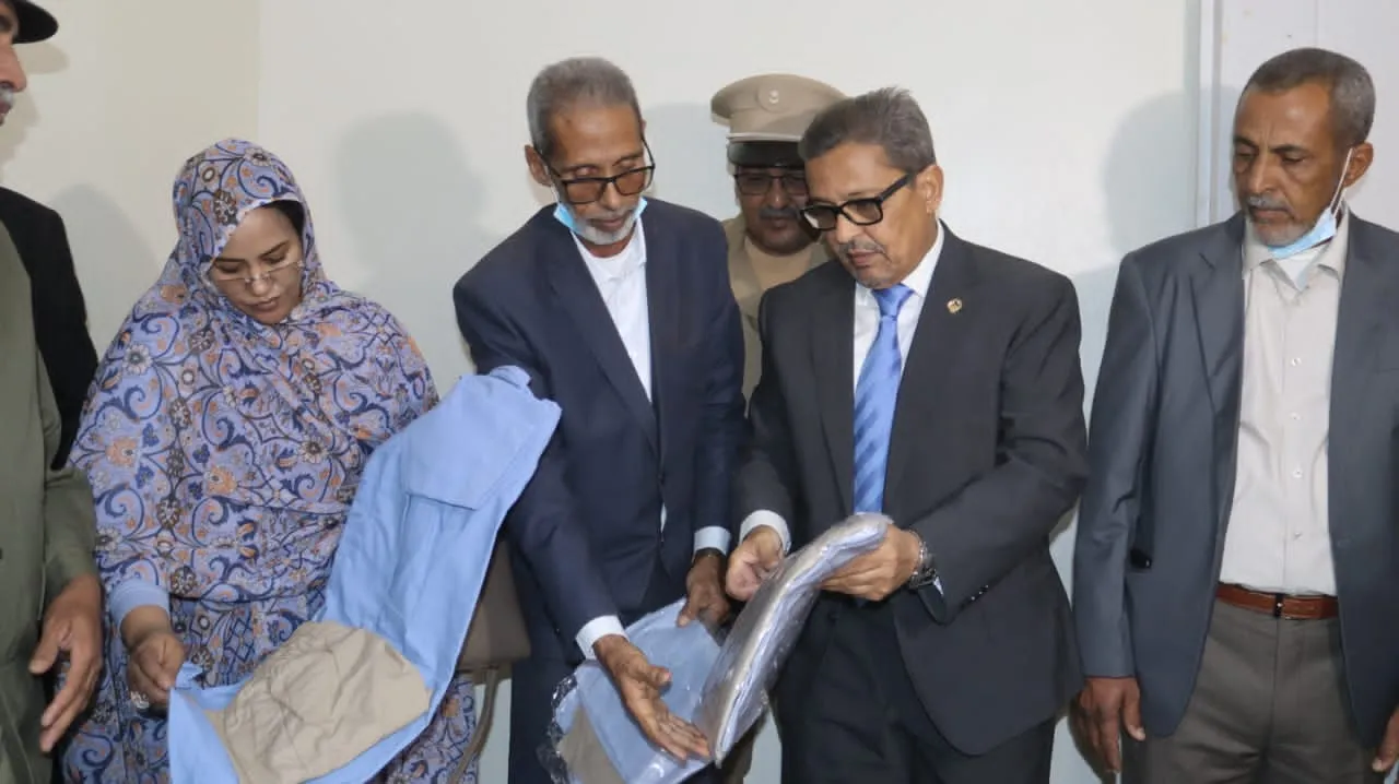 جانب من تسليم 5000 قطعة زي مدرسي من قبل خيرية اسنيم للإذارة الجهوية للت