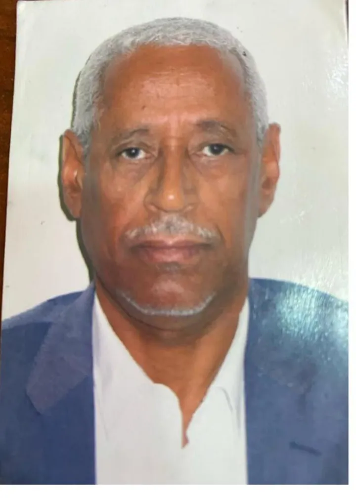 السني سيد أحمد خيار: مستشار شؤون خارجية متقاعد  