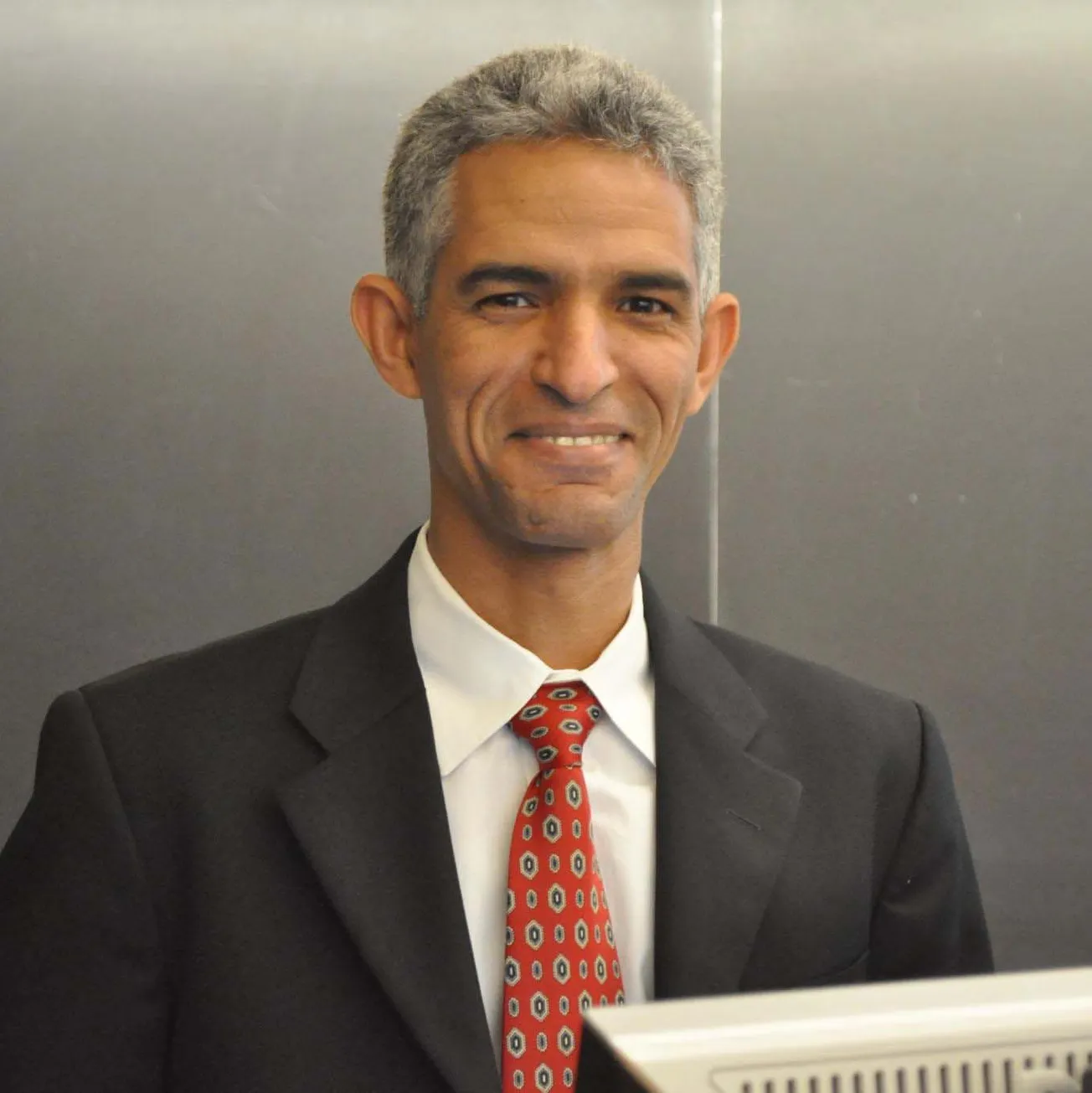 الدكتور احمد ولد سيدي محمد خبير في علم الأوبئة، وعضو هيئة تدريس جامع?
