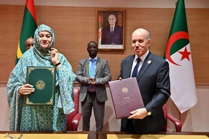 وزيرا الصحة في البلدين عقب توقيع الاتفاقية 