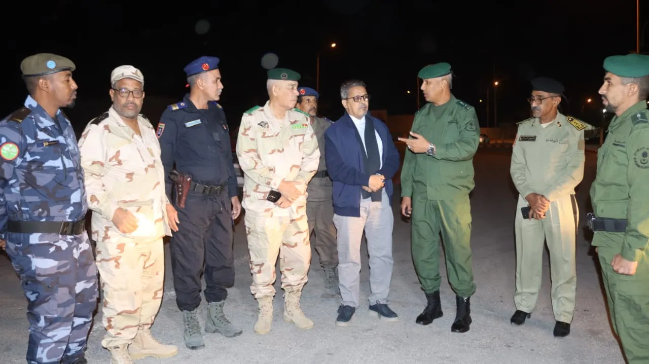 جانب من جولة السلطات الإدارية والعسكرية والأمنية الليلة في نواذيبو/ 