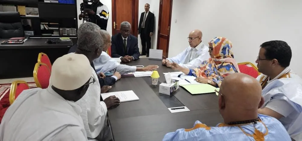 ولد الغزواني خلال تسليم ملف ترشحه لمأمورية ثانية للمجلس الدستوري 