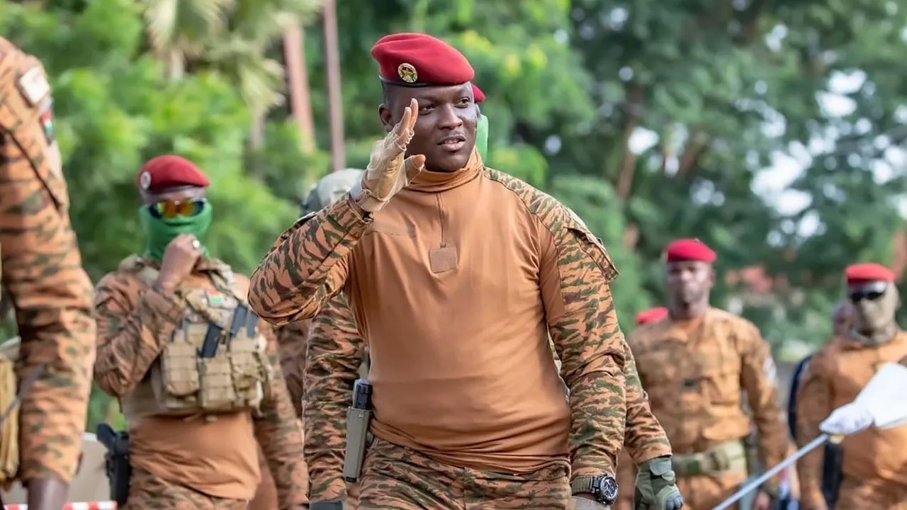 الرئيس الانتقالي لبوركينا فاسو النقيب إبراهيم تراوري 