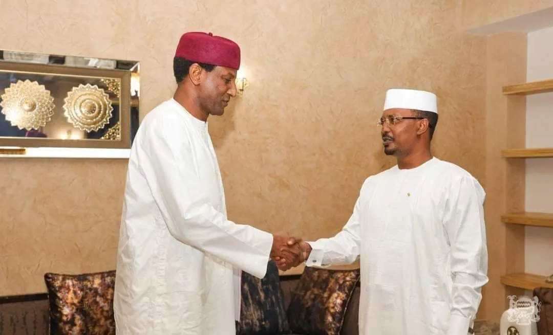 الرئيس اتشادي محمد إدريس ديبي ورئيس وزراء النيجر علي محمد الأمين زين