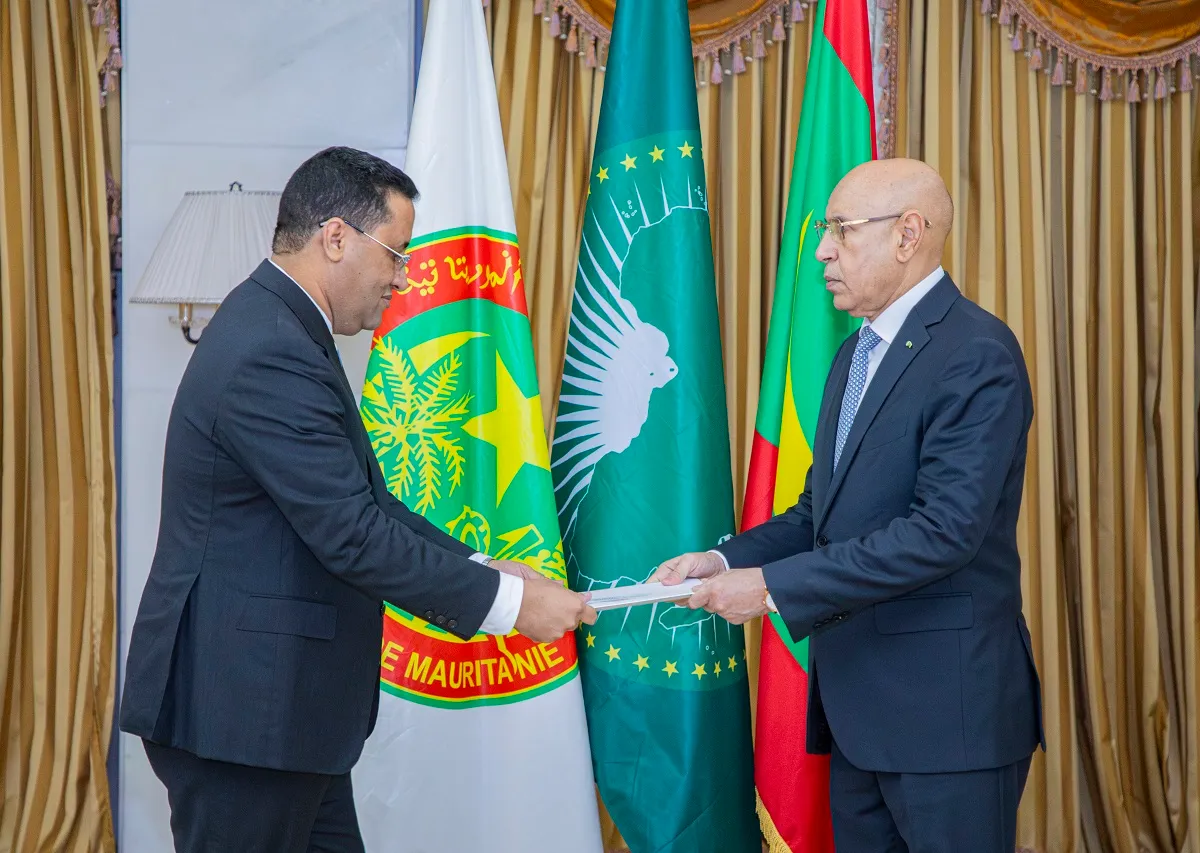 الرئيس محمد ولد الغزواني يسلم خطاب التكليف للوزير الأول المختار ولد 