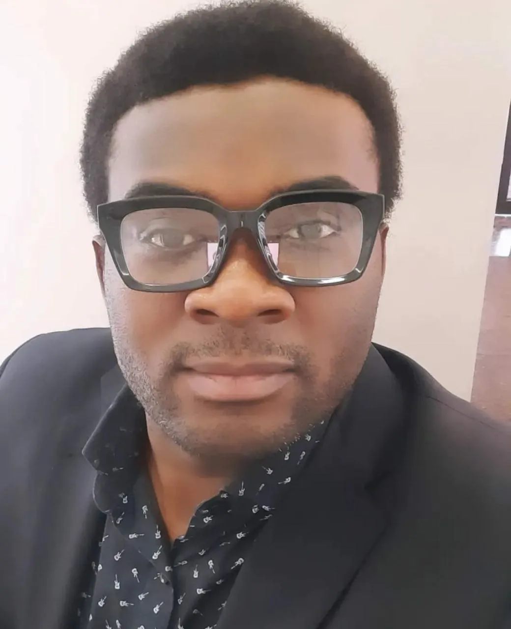 الكاتب .. مختار حمادو .. الكاتب والباحث في شؤون الشرق الأوسط وشمال إفر?