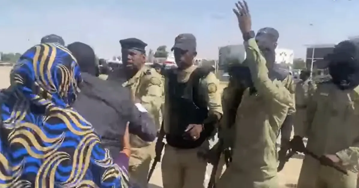 صورة من مقطع الفيديو الذي نشرته الشرطة مع بيانها