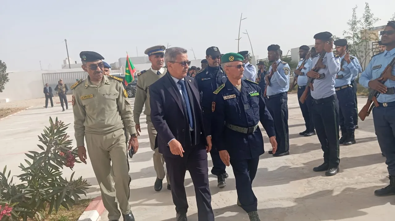 لحظة وصول مدير الأمن ووالي الولاية والمدير الجهوي للأمن لقصر الجهة ل