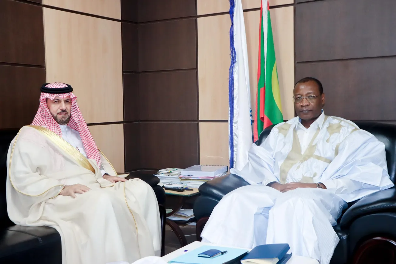 رئيس حزب الإنصاف سيد أحمد ولد محمد والسفير السعودي الدكتور عبد العزي