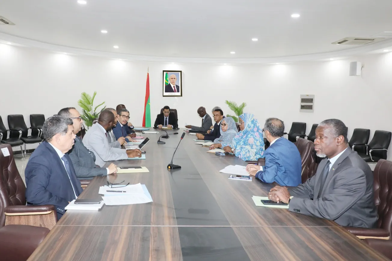 اللجنة الوزارية خلال اجتماعها الثلاثاء تحت رئاسة الوزير الأول المخت