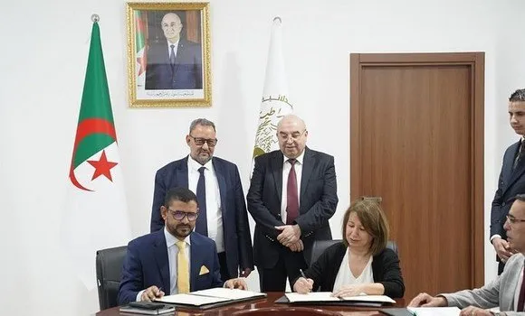 الرئيسة المديرة العامة بالنيابة لـ"صيدال"، صورية صباح، والمدير العا?