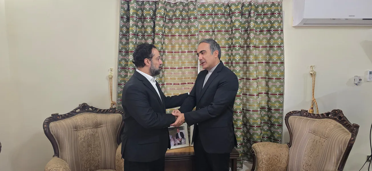 السفير الإيراني جواد أبو، وممثل حركة "حماس" محمد صبحي أبو صقر