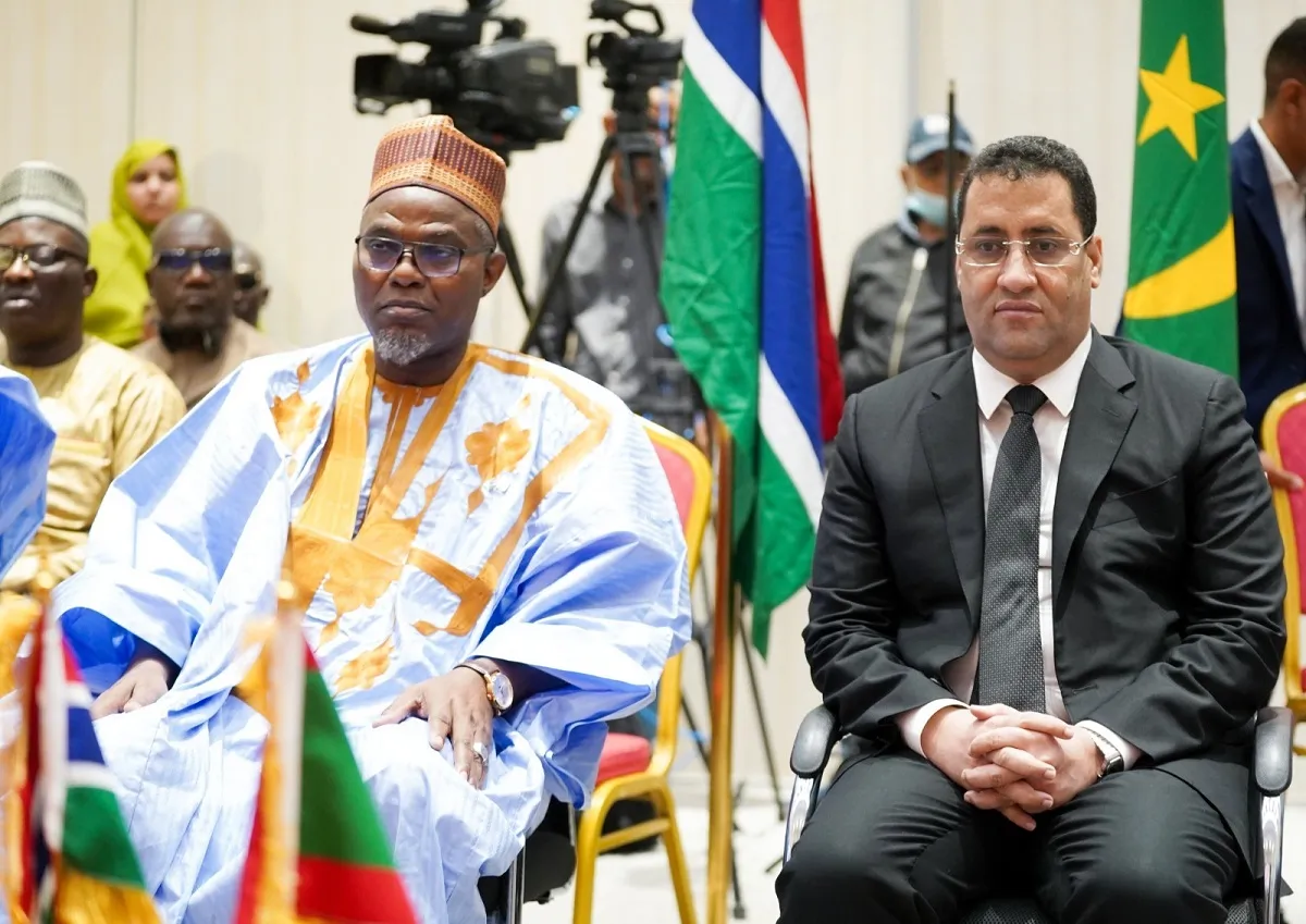 الوزير الأول المختار ولد اجاي، ونائب الرئيس الغامبي محمد باشير سيدي 