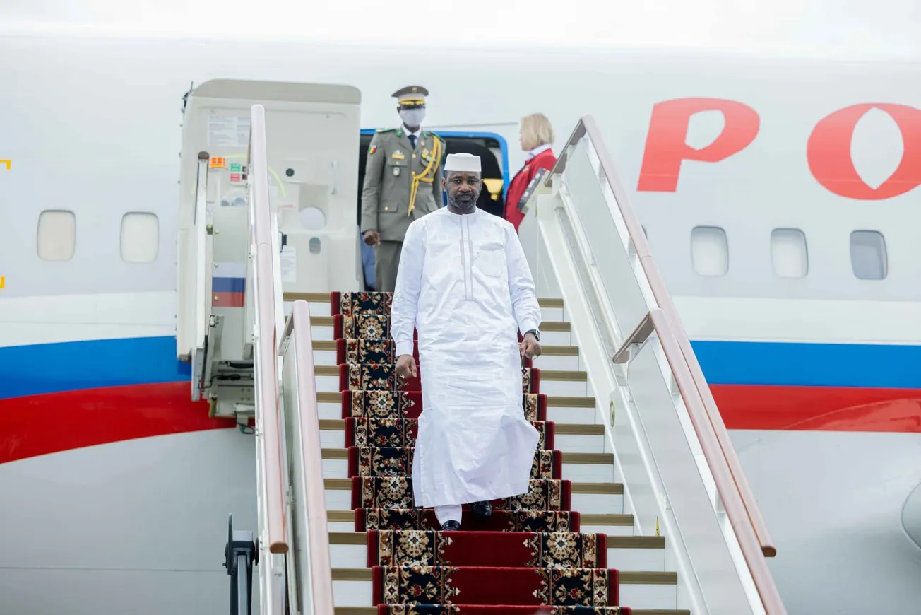 الرئيس الانتقالي المالي الجنرال عاصيمي غويتا لدى وصوله موسكو