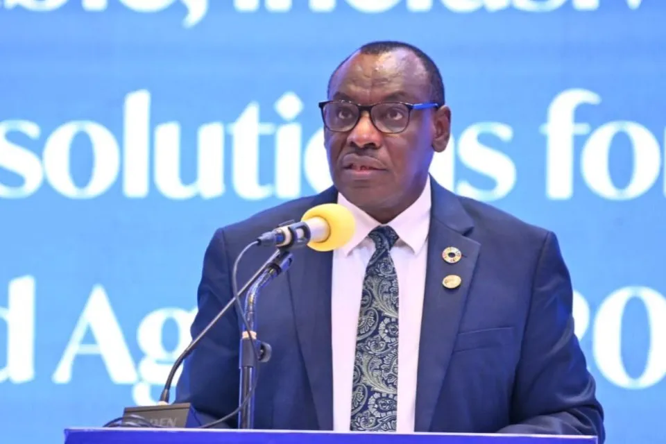 الأمين التنفيذي للجنة الاقتصادية لإفريقيا كلافر غاتيتي