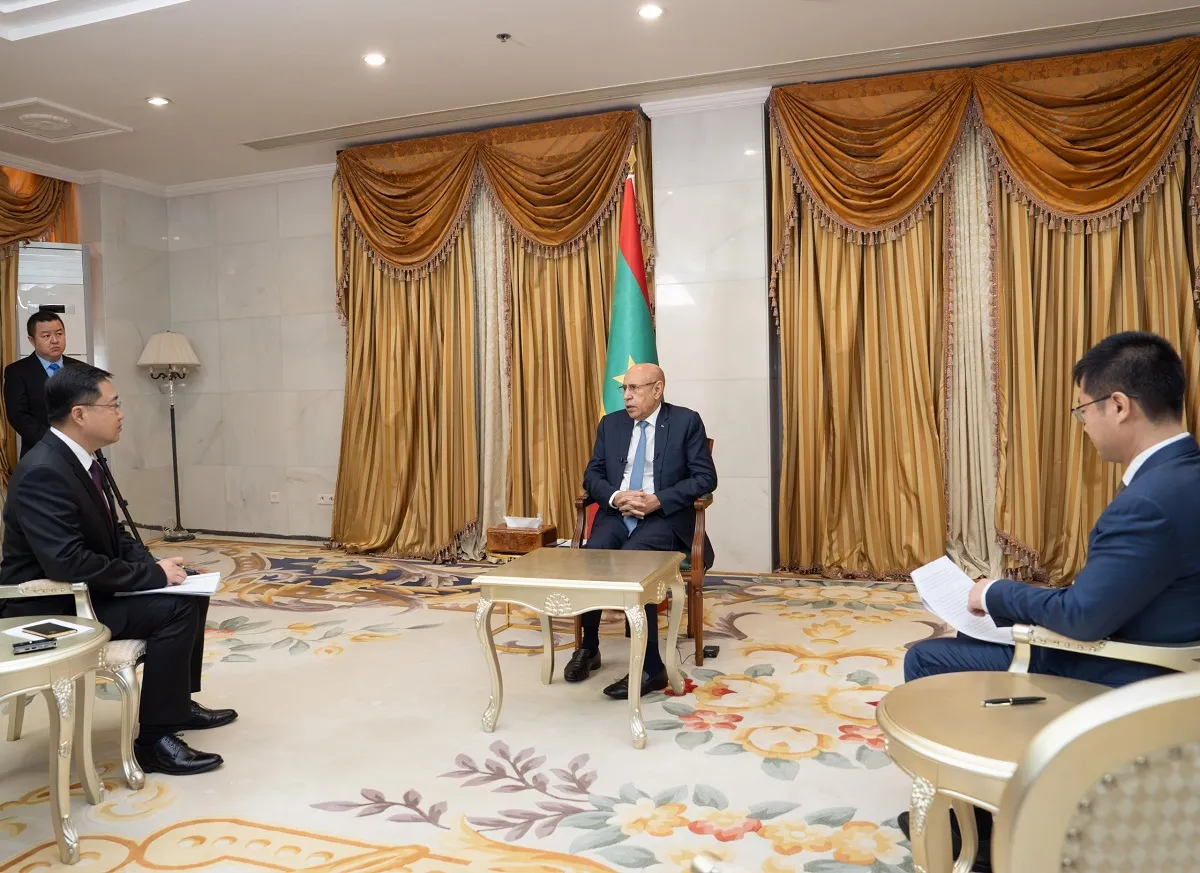 الرئيس محمد ولد الغزواني خلال مقابلته مع الإعلاميين الصينين