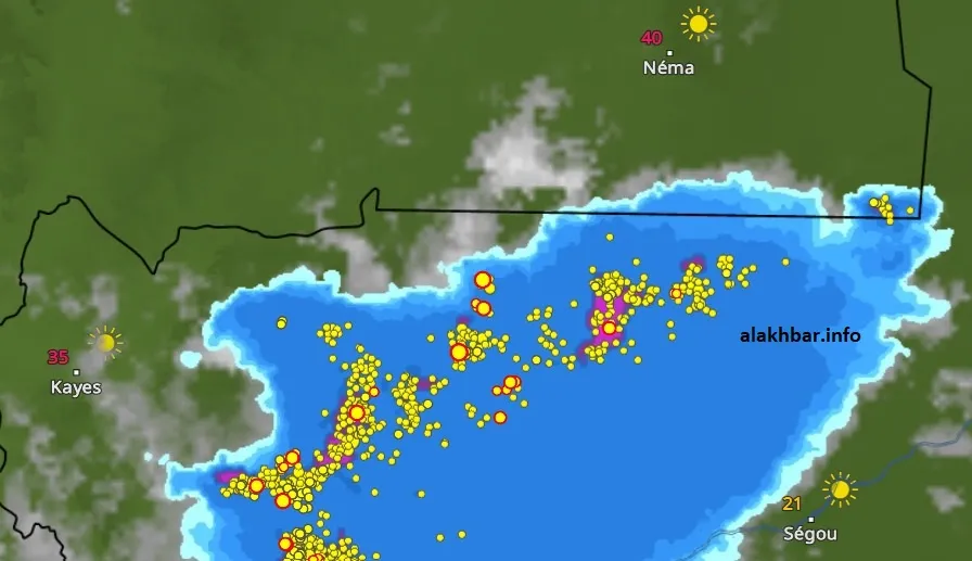خارطة انتشار السحب عند الساعة 17:00، مع بداية دخول السحب الماطرة إلى ال