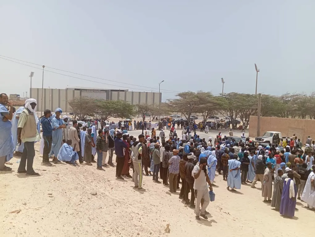 جانب من مظاهرة حراك رافض للرحيل إلى منطقة التركه بنواذيبو/ الأخبار