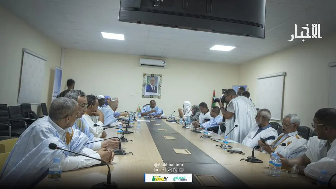 رؤساء وممثلو أحزاب الأغلبية خلال اجتماع سابق لهم في مقر حزب الإنصاف ?