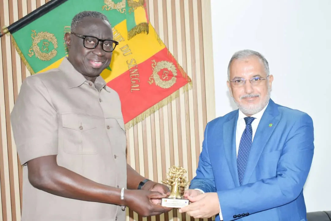 السفير الموريتاني محمد عالي ولد سيدي محمد ووزير الداخلية السنغالي ج?