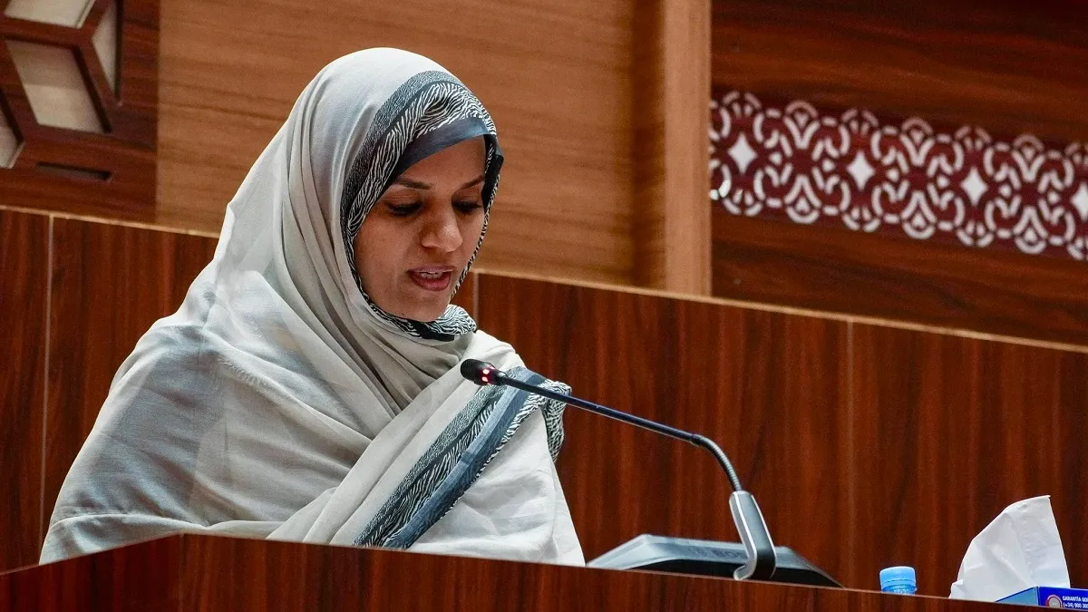 وزيرة المياه والصرف الصحي آمال بنت مولود 